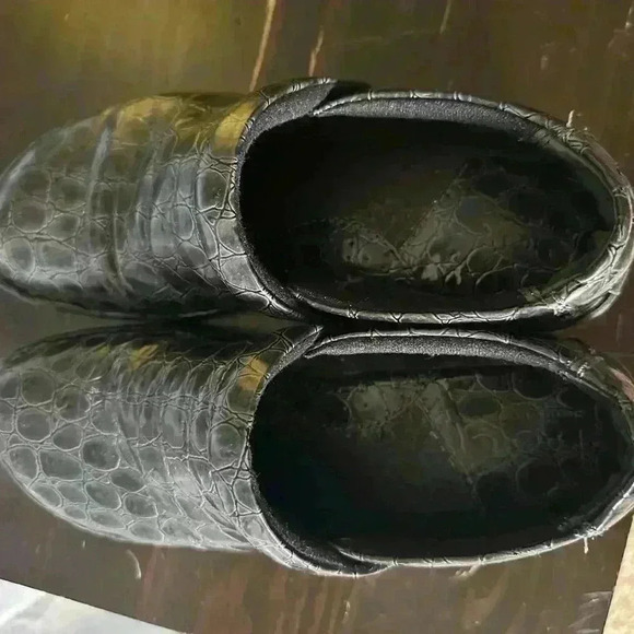 BOC Clog Size 7.5. Black Snake Skin Look. Slip On. - Picture 5 of 7